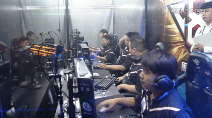 JDG赛后群访：输一小局不是坏事，有利于扩展BP策略